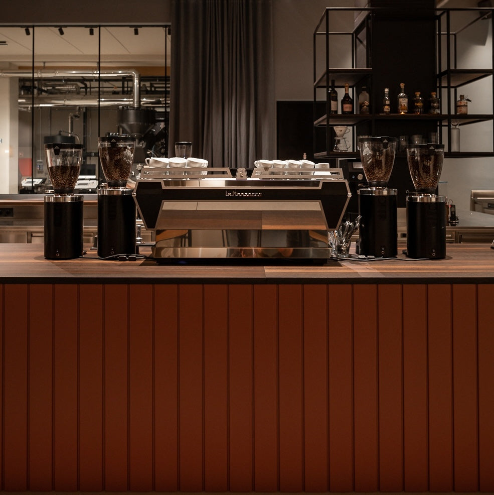 Bartheke mit La Marzocco Kaffeemaschine