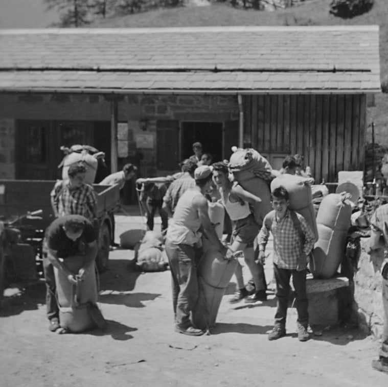 Schmuggler mit Kaffee beim Starten
